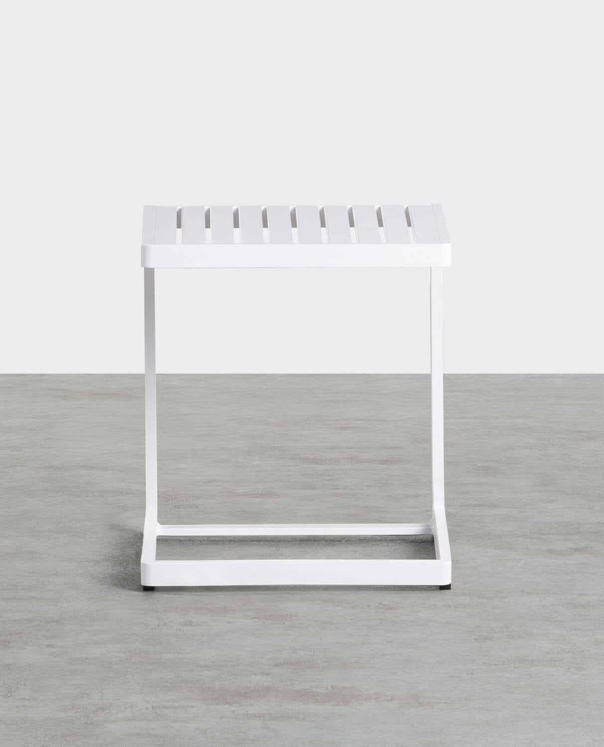 Table d’appoint en aluminium